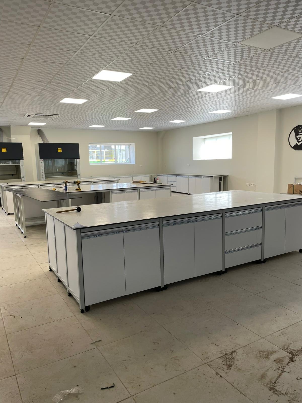 Laboratuvar Evyeleri, Bataryaları ve Göz Duşları